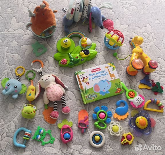 Развивающие игрушки для малышей пакетом