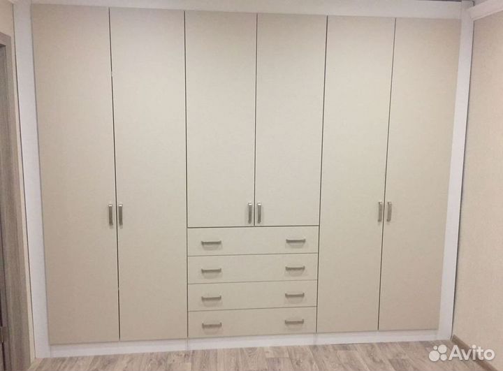 Шкаф с зеркалом