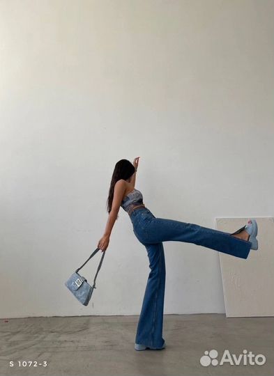 Джинсы женские широкие с разрезами по краям