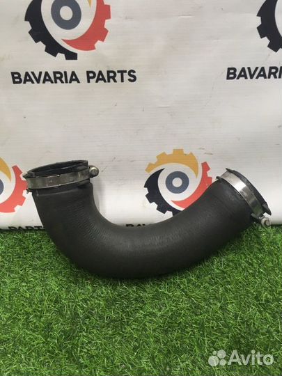Патрубок интеркулера Audi A4 B8 2.0 2011