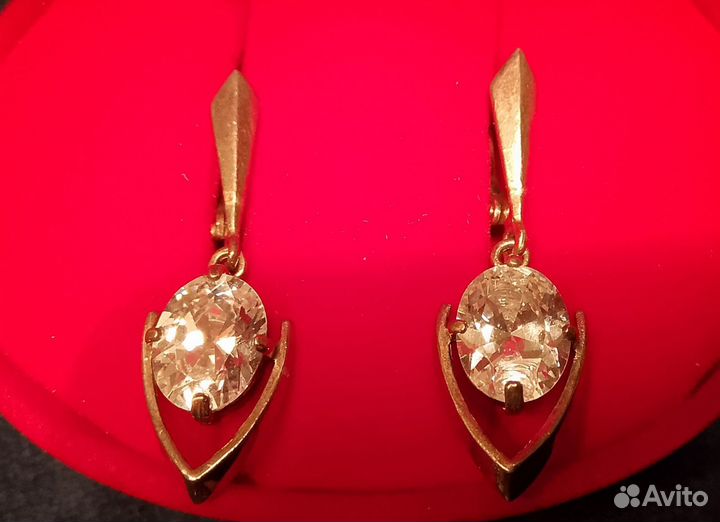 Золотые и серебряные ювелирные украшения