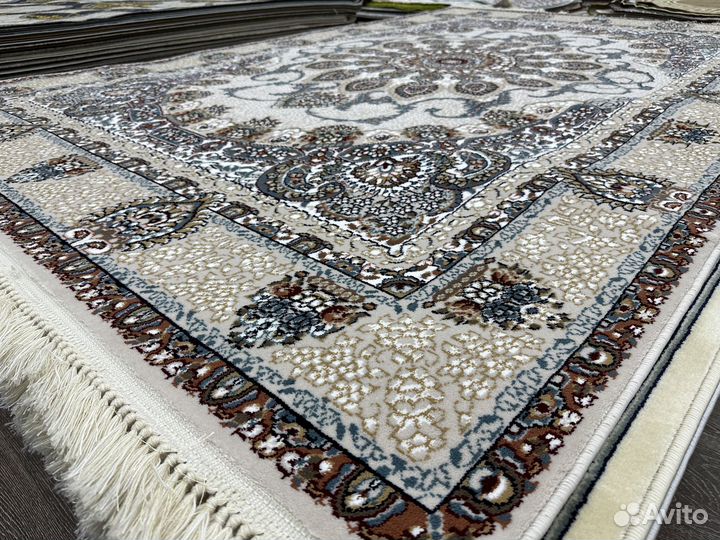 Ковер 2х2,9 новый,классический