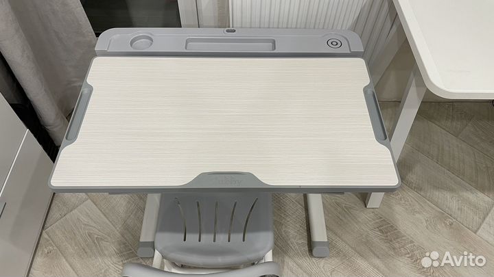 Детский письменный стол