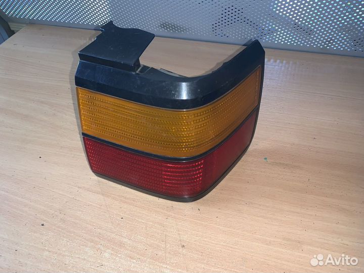 Фонарь задний наружный правый SED VW passat B3 88