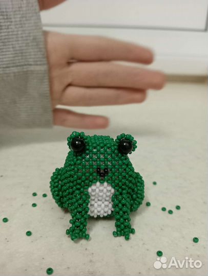 Амигуруми из бисера лягушка игрушка