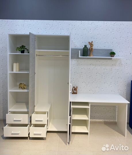 Письменный стол для школьника 