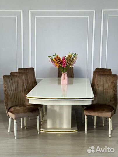 Стол и стулья