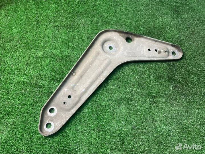 Реактивная тяга левая Bmw E71