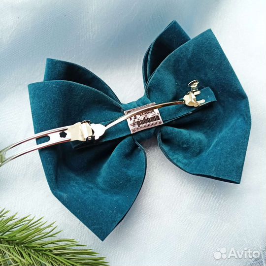 Большой бант на заколке из замши