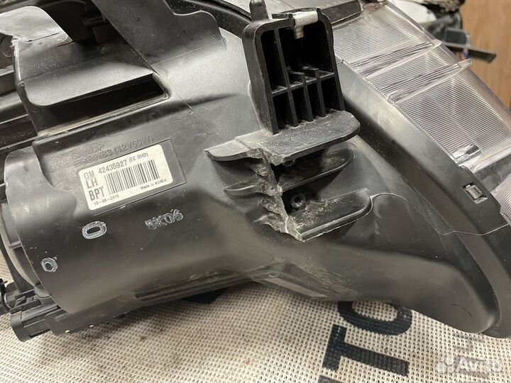 Фара левая Opel Mokka 42435927 галогеновая