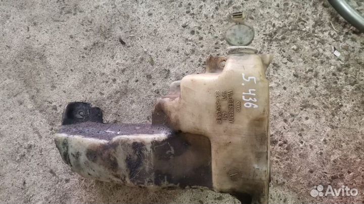 Бачок омывателя Audi 80