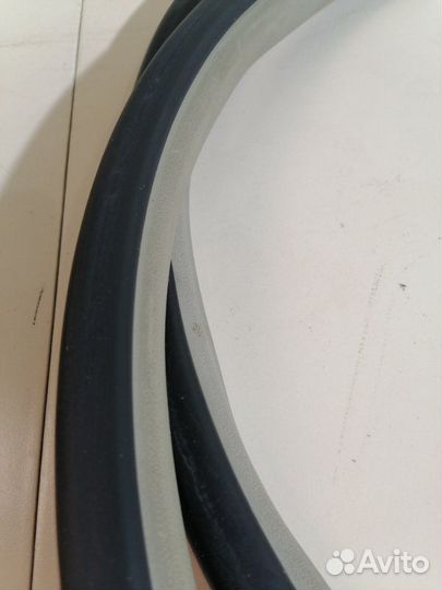 Уплотнитель двери передний левый Toyota Corolla