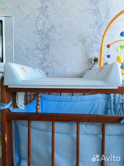 Пеленальная доска на кроватку