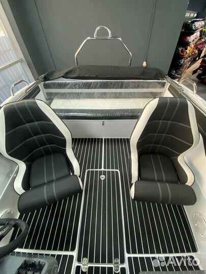 Катер Phoenix 510 BR