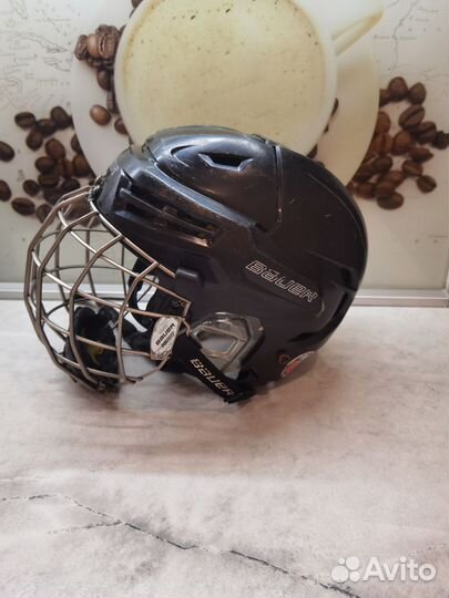 Хоккейный шлем