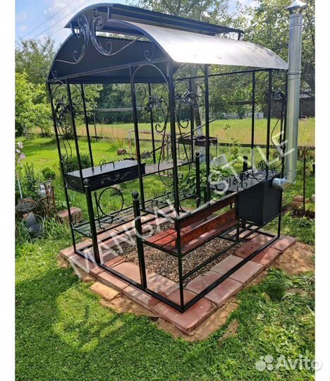 Мангал с крышей