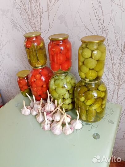 Огурцы,томаты маринованные, чеснок