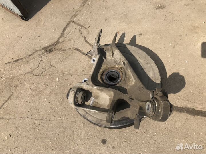 Кулак задний левый рендж ровер вог спорт 2013-2018