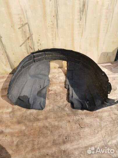 Подкрылок передний левый Volvo V60 2.0 дизель
