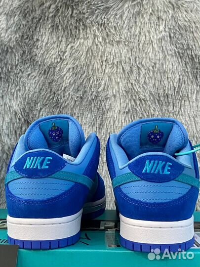 Nike Dunk Low SB Blue Raspberry Оригинал