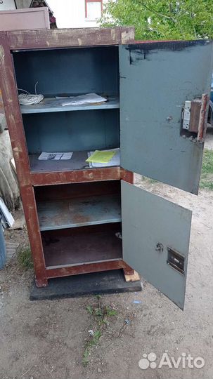 Сейф металлический