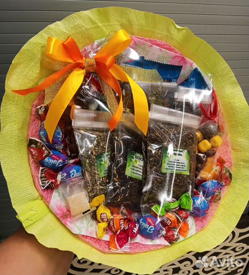 Подарочный букет из чая и сладостей к 1 сентября