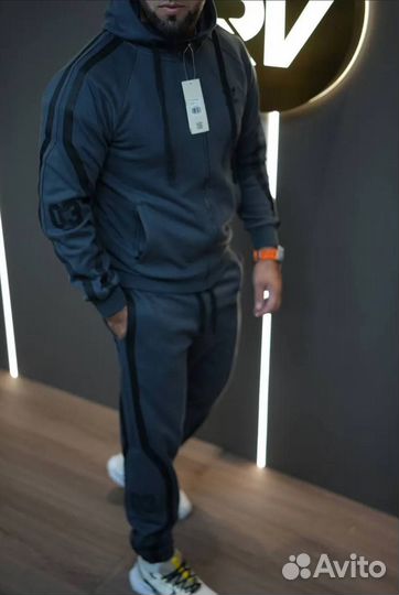 Спортивный костюм