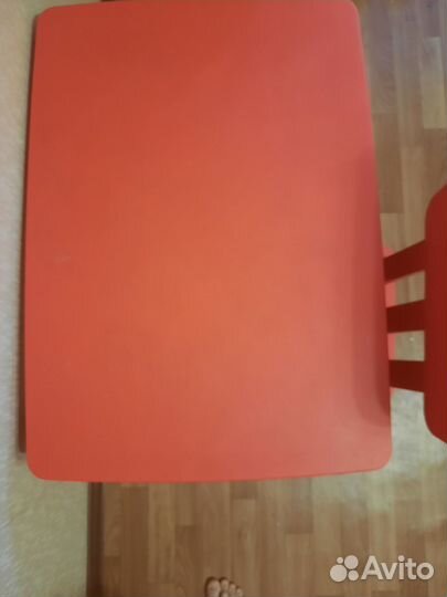 Продам красный стол из IKEA