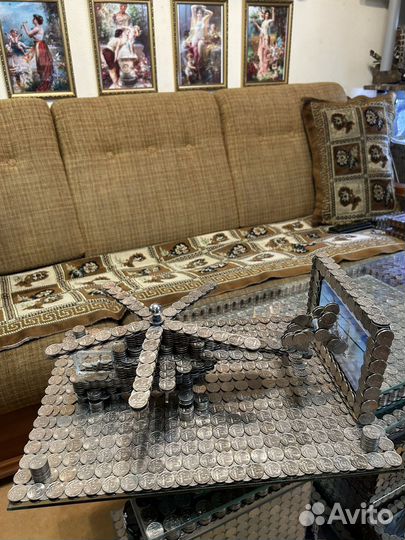 Модель вертолёта на полставке