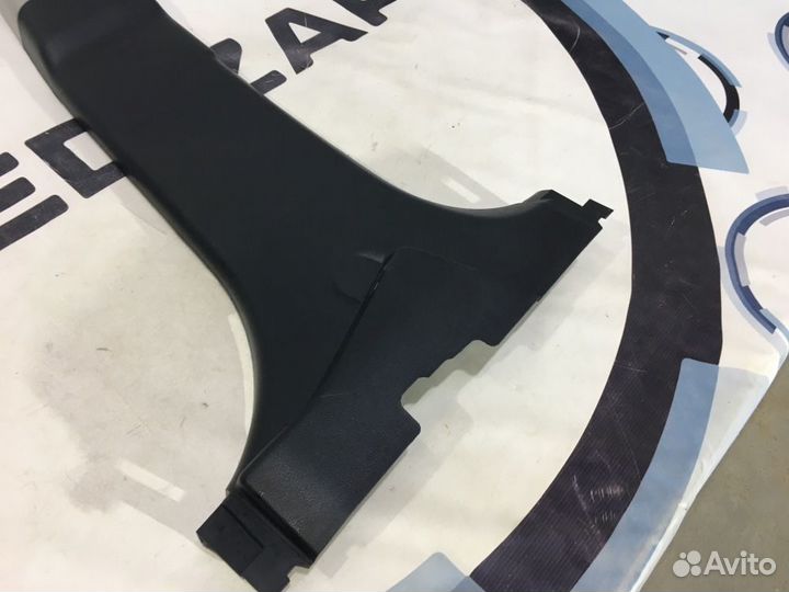 Обшивка средней стойки правая Kia Sportage SL G4FD