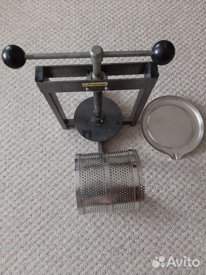 Пресс для холодного отжима сока фруктов и ягод