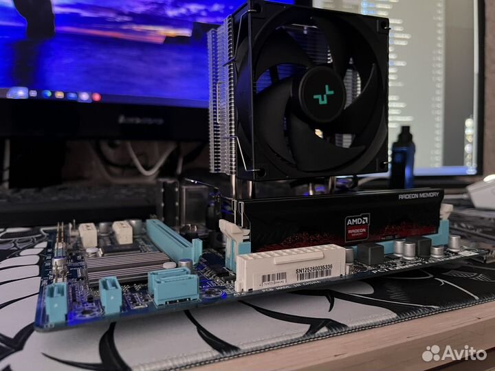 Материнская плата с процессором и памятью