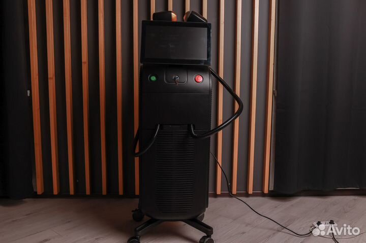 Лазер 1600 W для эпиляции, черный