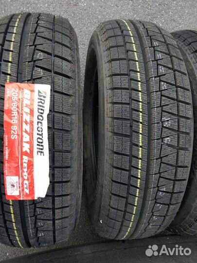 Bridgestone Blizzak Revo GZ 225/50 R17 112