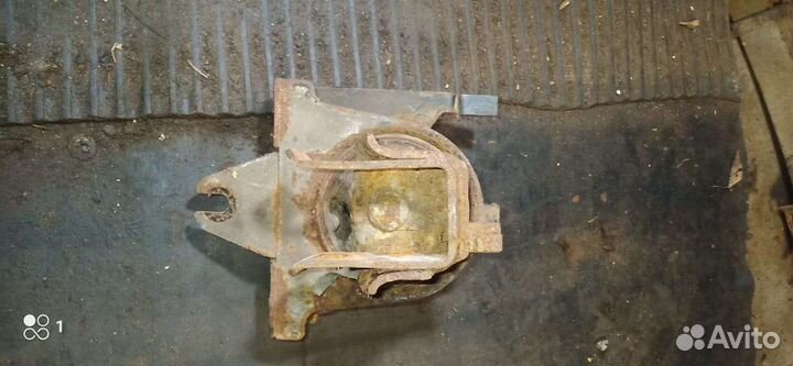 Опора двигателя на крайслер, chrysler
