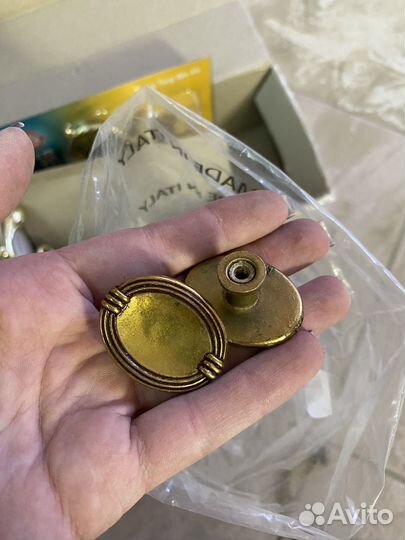 Мебельные ручки, крючки, светильник