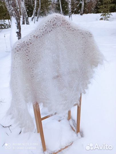 Пуховый полушалок ажурный белый