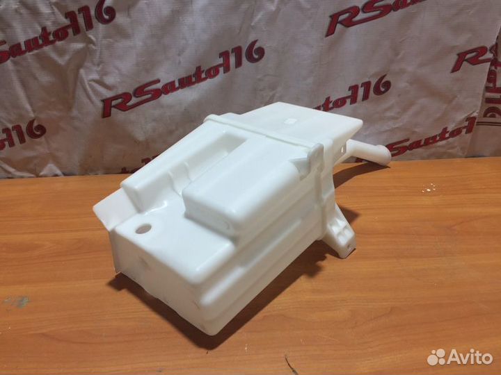 Бачок омывателя Toyota Avensis 2