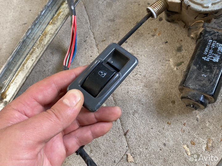 Стеклоподъемник Мицубиси Паджеро 2