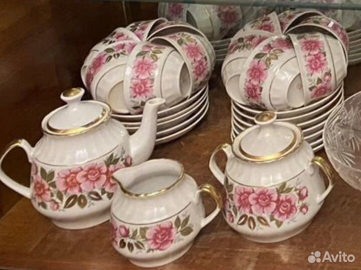 Сервиз СССР розы 27 предметов Рига