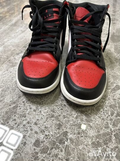 Nike air jordan 1 mid bred toe