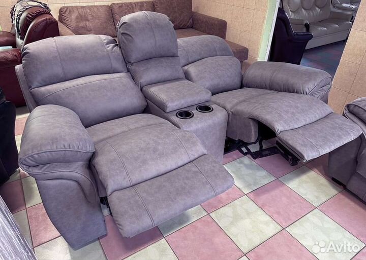 Диван-реклайнер с электроприводом
