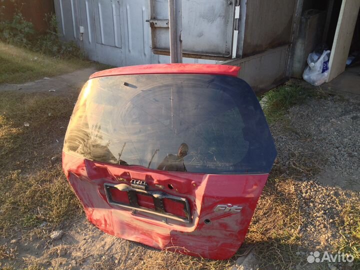 Крышка багажника от Honda Fit