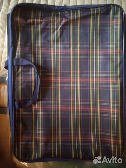 Папки с ручками и сумка холодильник