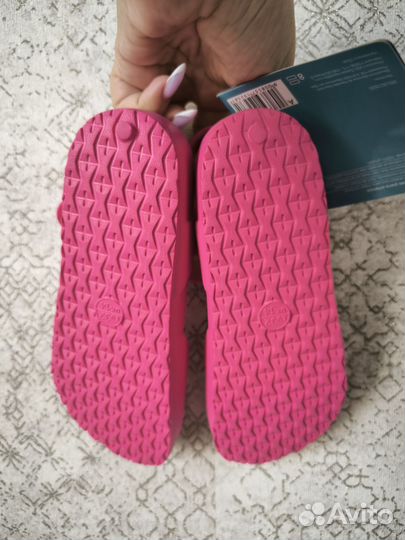 Сандалии для девочки новые