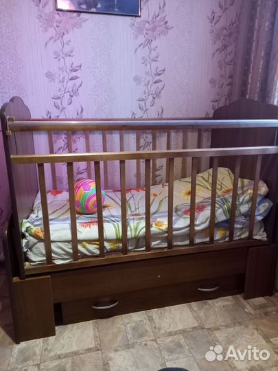 Деревянная детская кровать с маятником,матрасом