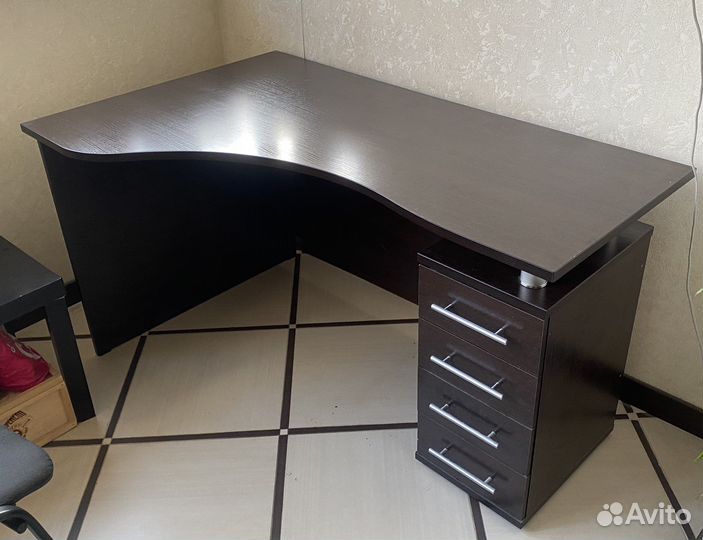 Стол письменный