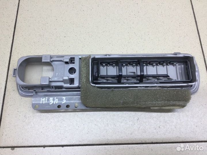 Плафон салонный правый Toyota Highlander 2grfe