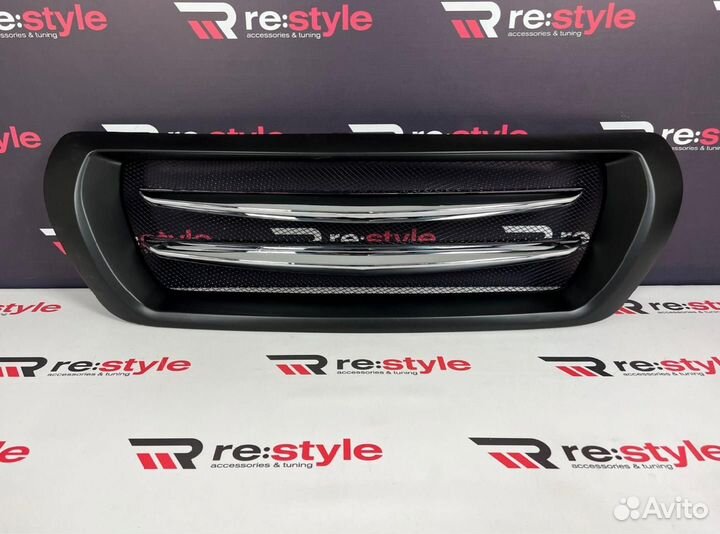 Решетка радиатора Toyota Land Cruiser 200 S1922