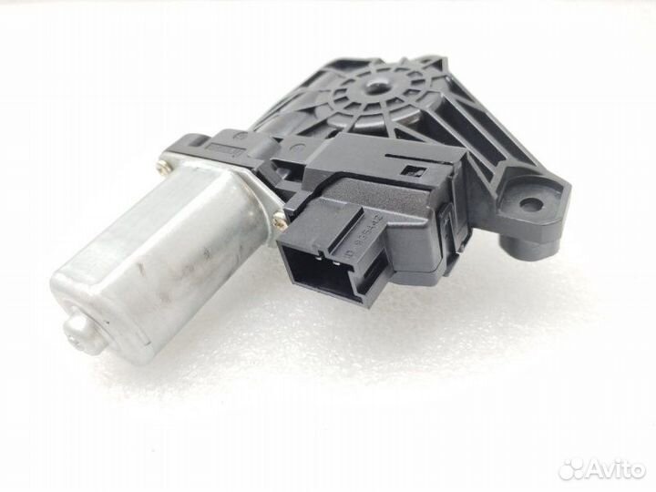 Моторчик стеклоподъемника задний левый